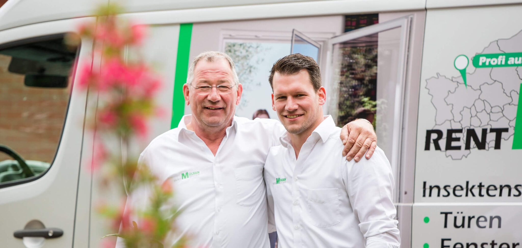 Das Rentmückenmeister-Team vor dem Servicefahrzeug